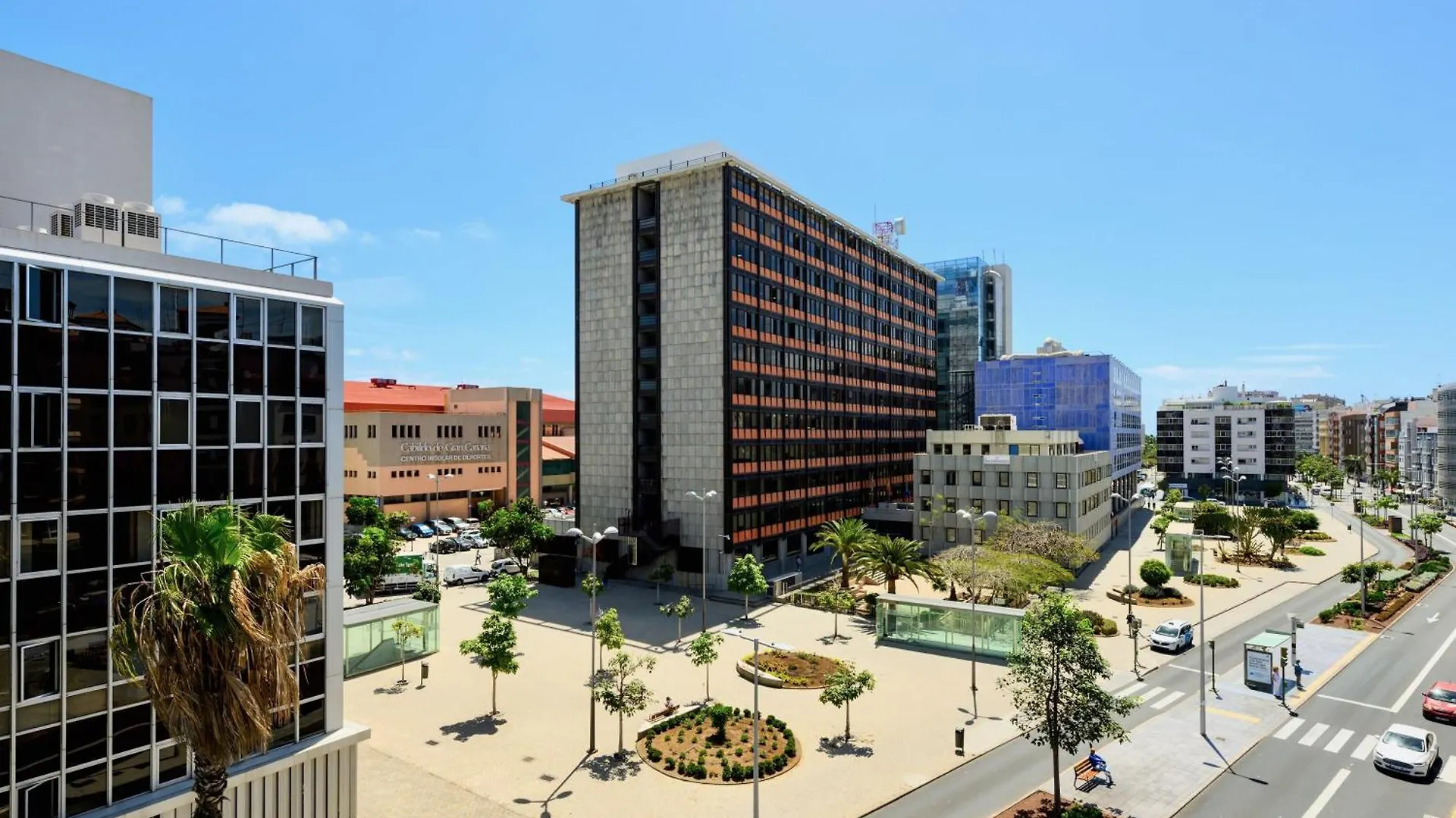 Brand New 2Br With Auto Check-In contacts